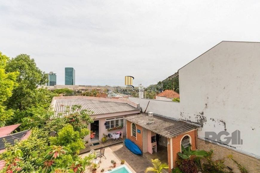 CASA PRÓXIMA AO PONTAL, com 5 vagas, 3 dormitórios!