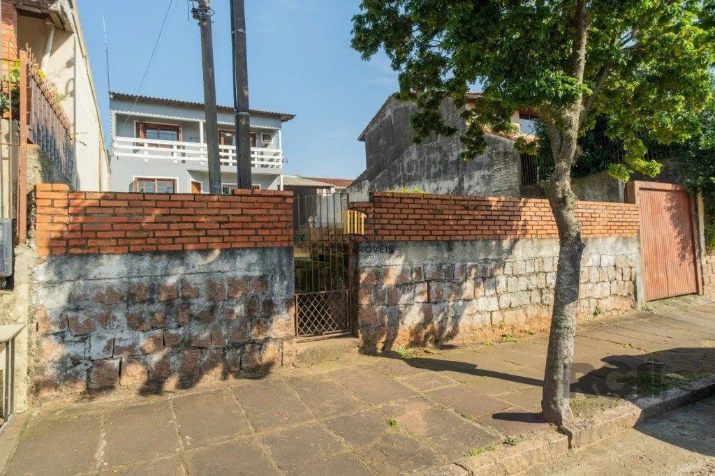 Casa de 3 dormitórios no bairro Nonoai