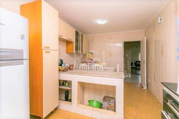 Casa para Venda - 238.35m², 4 dormitórios, sendo 1 suites, 2 vagas - Nonoai