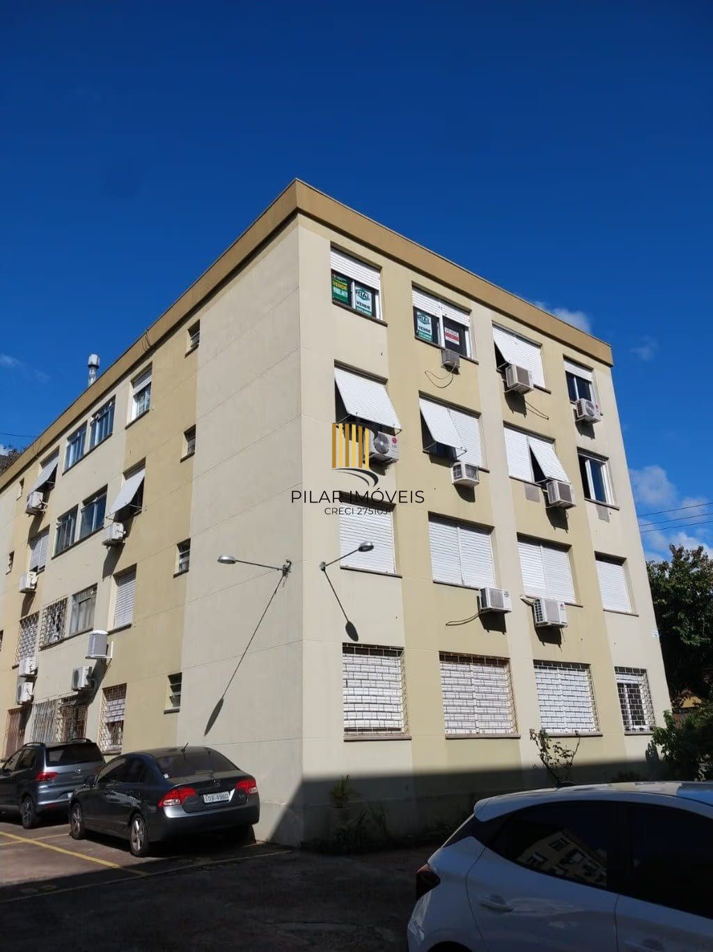 Apartamento de 2 dormitórios à venda em Passo d'Areia, Porto Alegre.