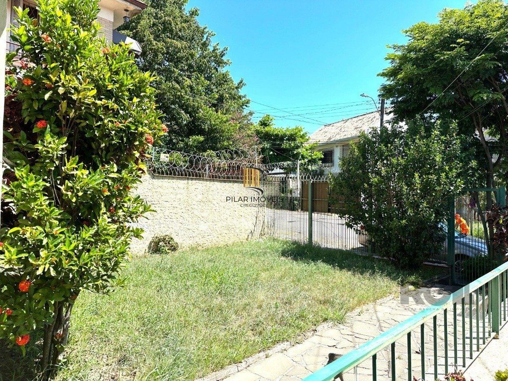 Casa 3 dormitórios no Bairro Glória, próxima a Prof. Oscar Pereira.