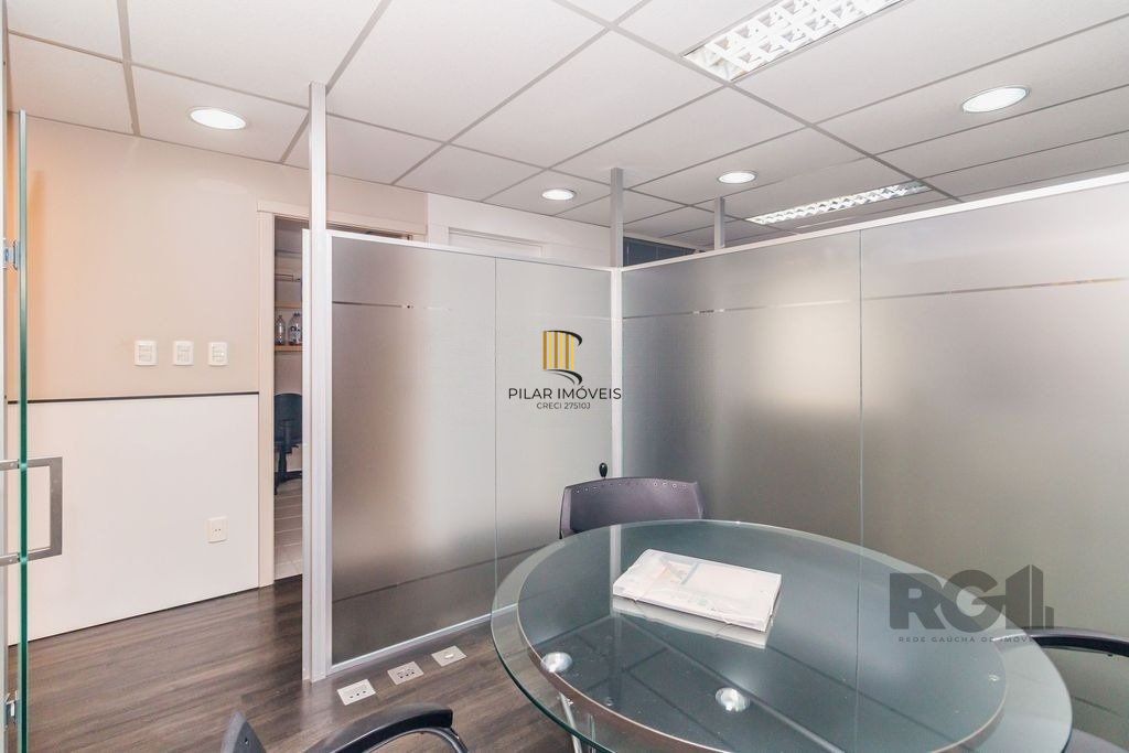 Excelente sala comercial de 140m² no centro.