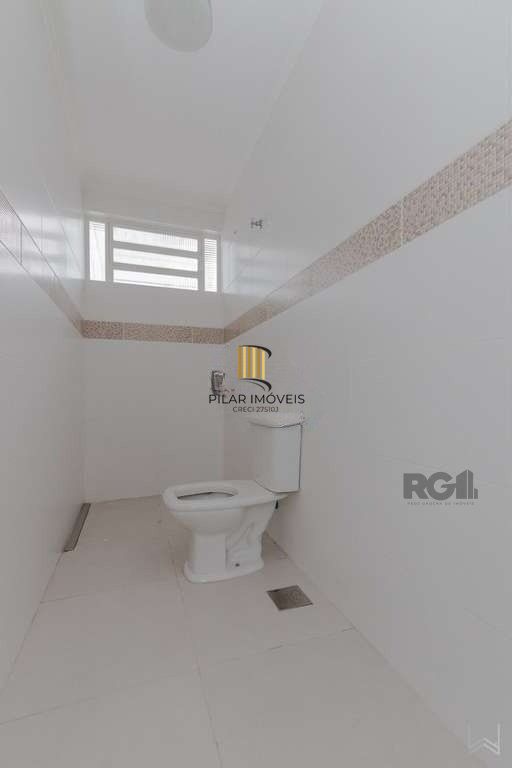 Casa 03 quartos, 02 vagas,próxima à Assis Brasil e Sertório.