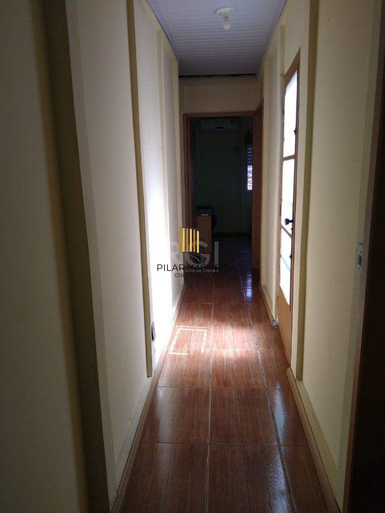 Casa para Venda - 76m², 5 dormitórios, 3 vagas - Santo Antonio