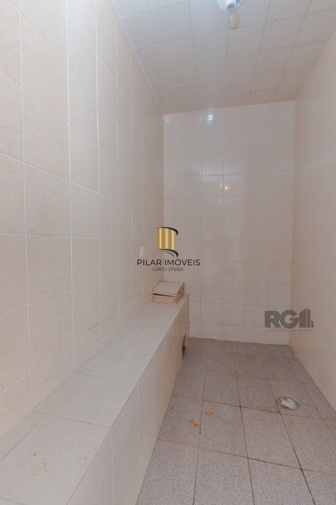 Casa com 4 dormitórios, 4 vagas no bairro Vila Jardim