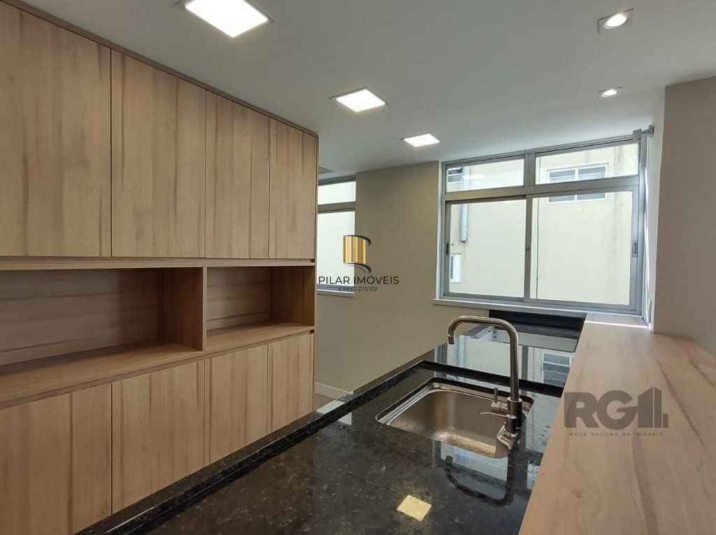 Apartamento semi mobiliado, 67m², 2 dormitórios, 1 vaga no bairro Petrópolis