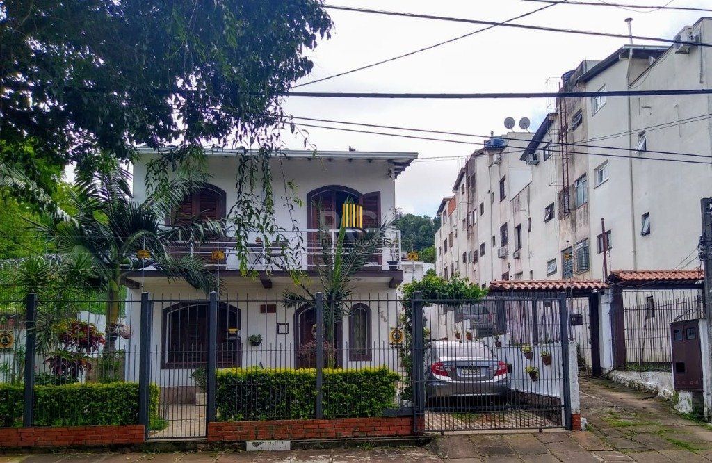 Casa para Venda - 240m², 3 dormitórios, 3 vagas - Teresópolis