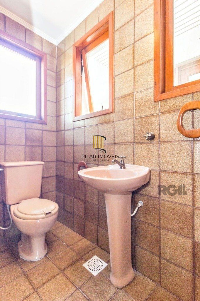 Casa 470m² - 4 dormitórios, 5 vagas no bairro Jardim São Pedro