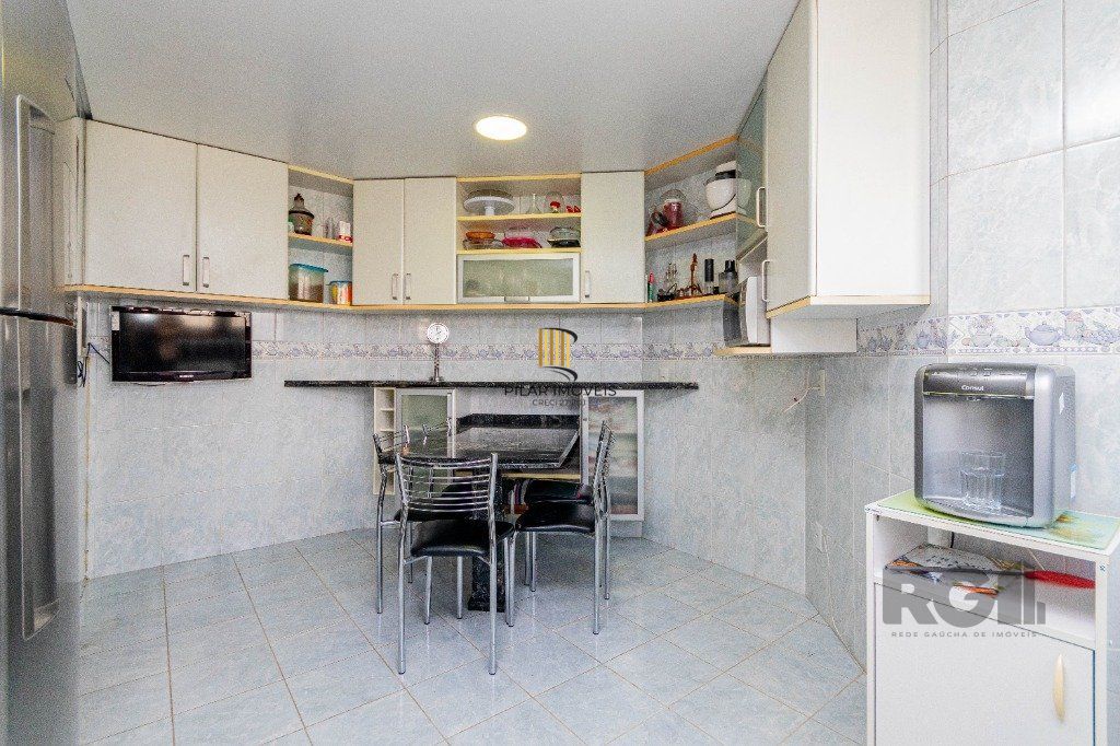 Casa de 4 dormitórios 304m² no bairro Jardim Lindóia