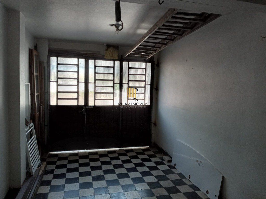 Casa para Venda - 384m², 3 dormitórios, sendo 1 suites, 3 vagas - Teresópolis