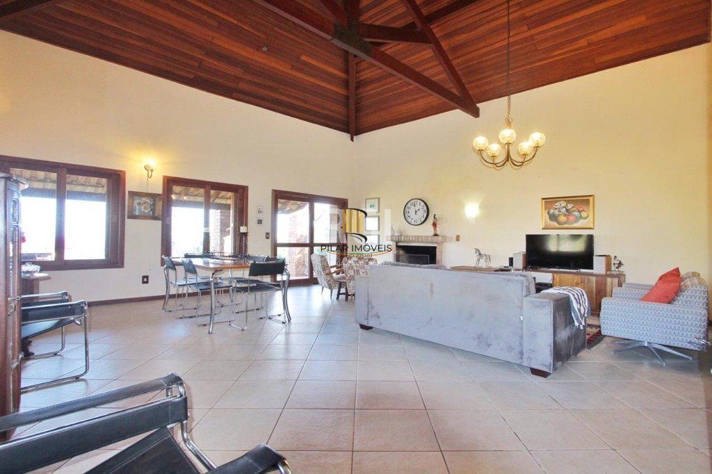 Casa para Venda - 269.06m², 4 dormitórios, sendo 2 suites, 5 vagas - Teresópolis
