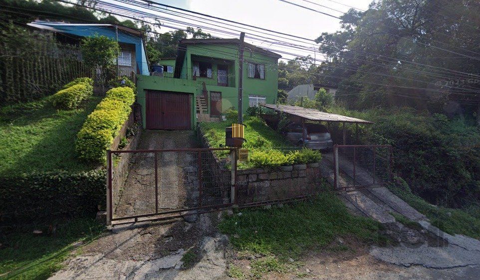 Casa 280m² - 5 dormitórios, 4 banheiros, 2 vagas no bairro Cascata