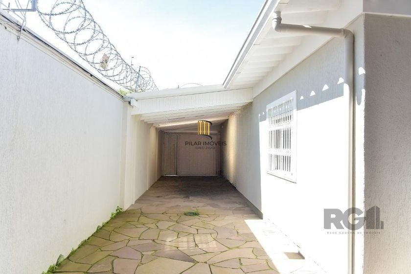Casa de 197m² - 5 dormitórios, 3 vagas no bairro Rubem Berta