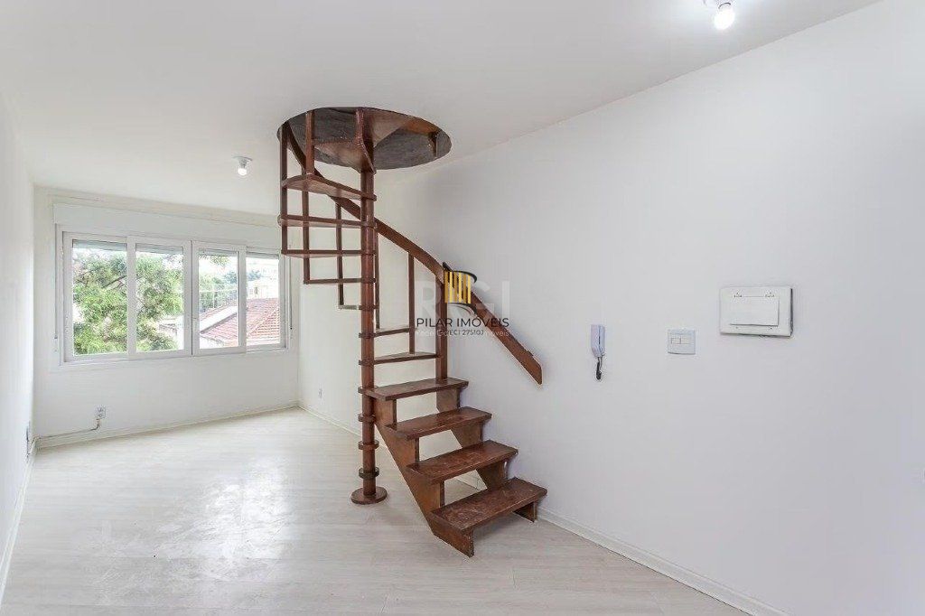 Cobertura de 140m² - 3 dormitórios, 2 banheiros, terraço com churrasqueira e 1 vaga de garagem no Bom Jesus