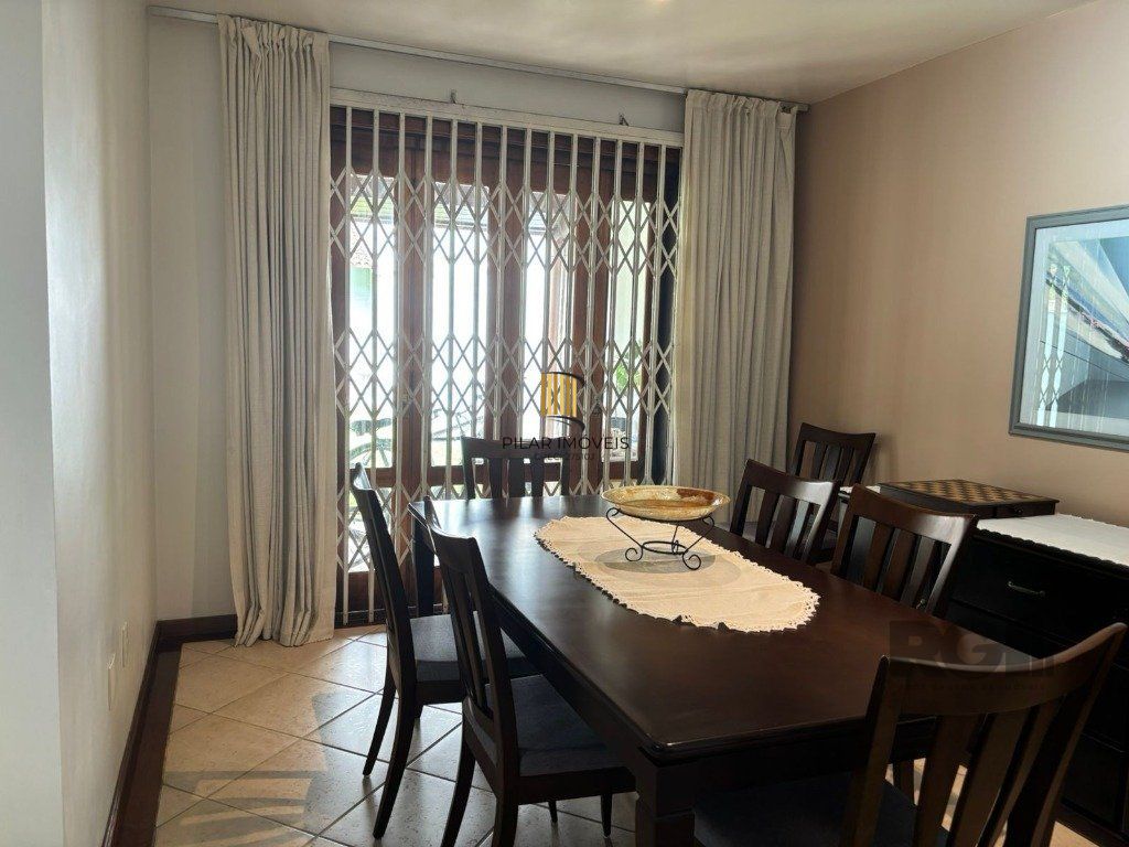 Casa 4 dormitórios no bairro Teresópolis