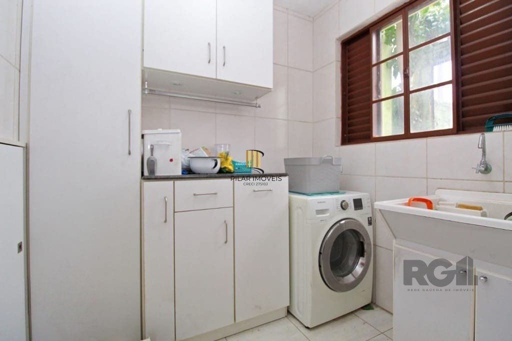 Casa de 275m² - 3 dormitórios e 3 vagas no bairro Coronel Aparício Borges