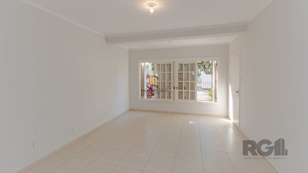 Casa com 4 dormitórios, 4 vagas no bairro Vila Jardim