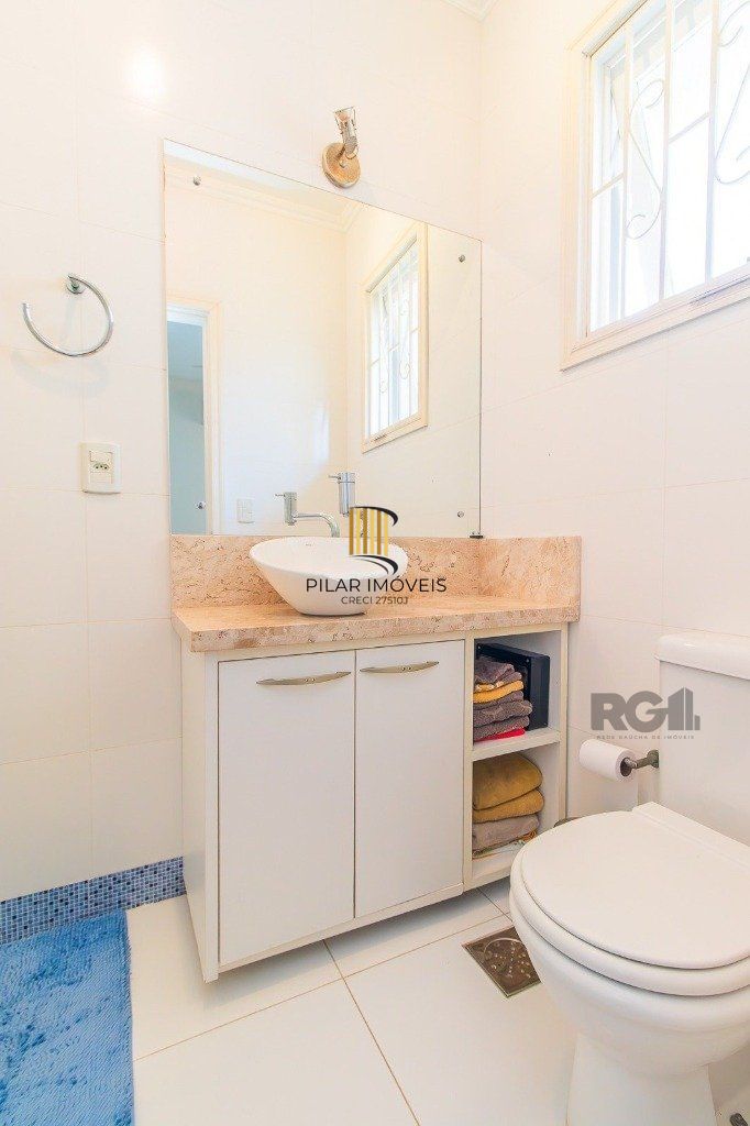 Casa com 4 dormitórios, 3 vagas no bairro Santo Antônio