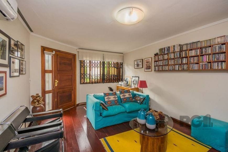Casa 279m² - 4 dormitórios, 3 vagas no bairro Santa Tereza