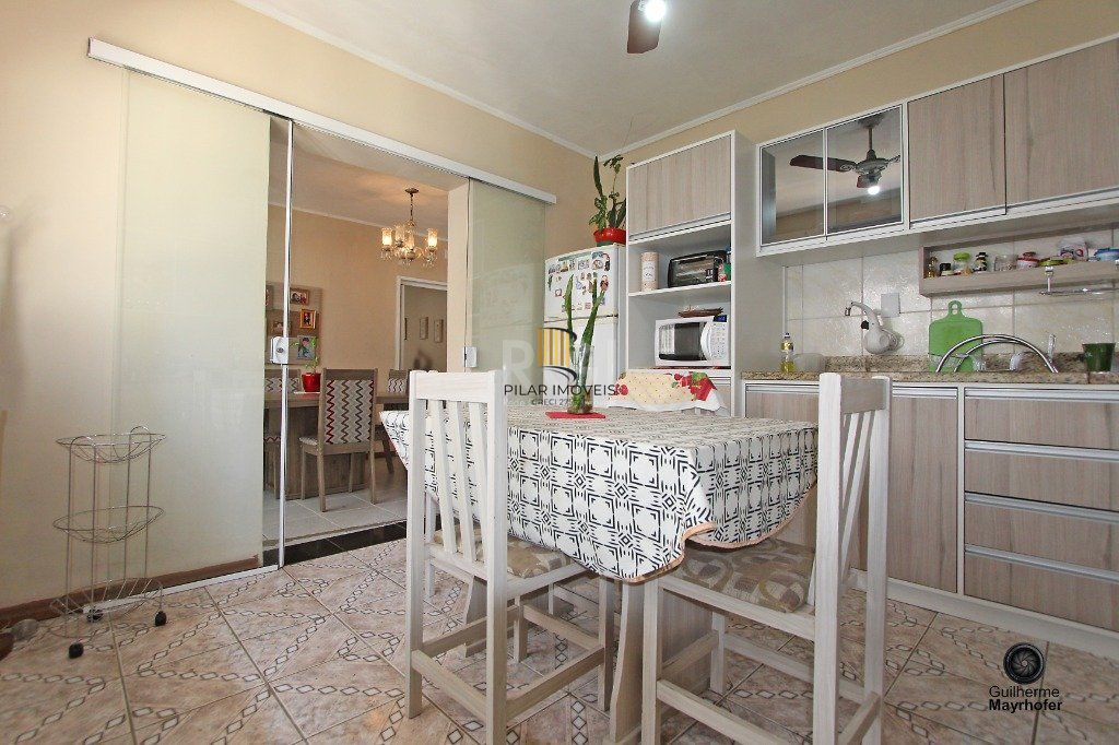 Casa para Venda - 300m², 6 dormitórios, sendo 1 suites, 3 vagas - Menino Deus