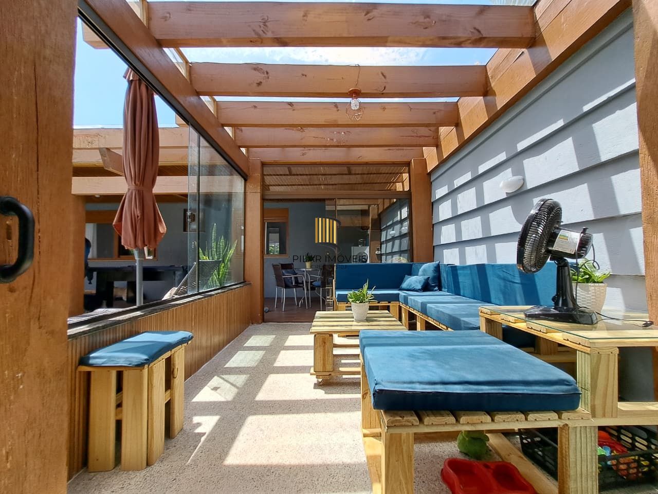 Casa com 04 dormitórios e piscina na praia de Imbé/ RS.