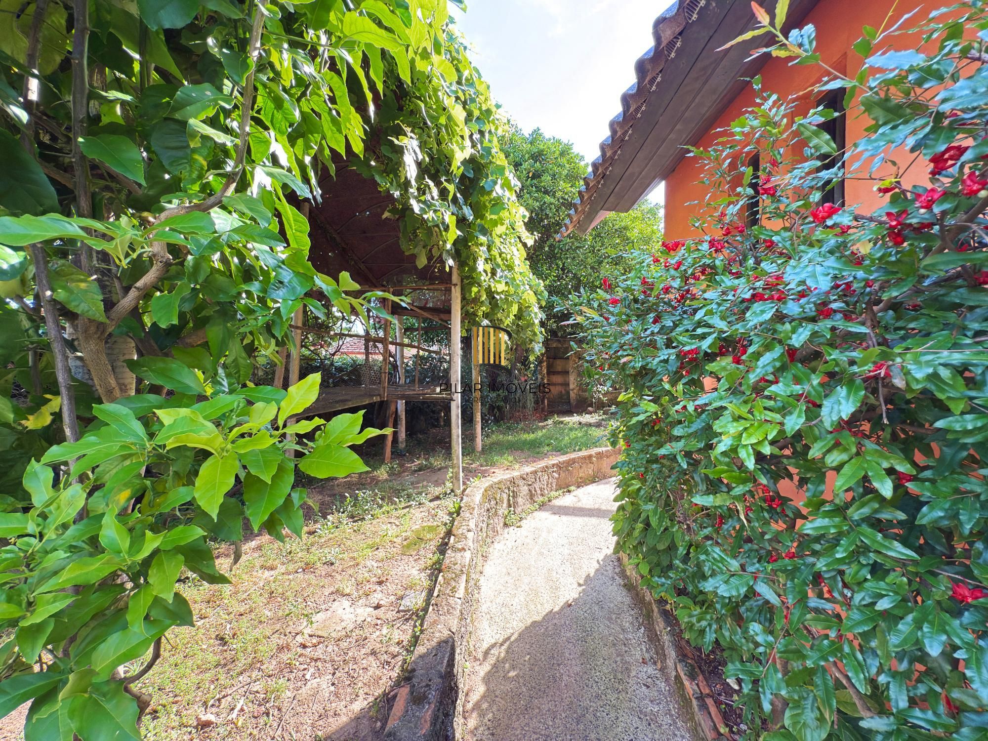 Casa residencial, 2 dormitórios no bairro Teresópolis