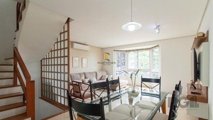 Excelente casa de 157m² com 3 dormitórios, 4 vagas e piscina.