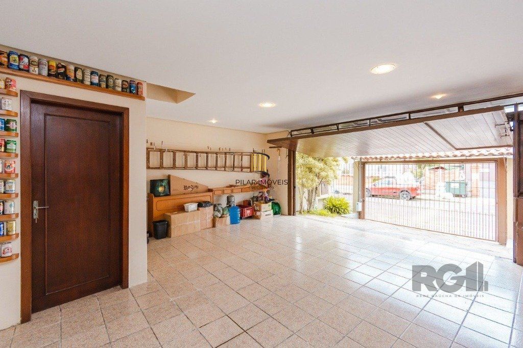 Casa com 4 dormitórios no bairro Morro Santana