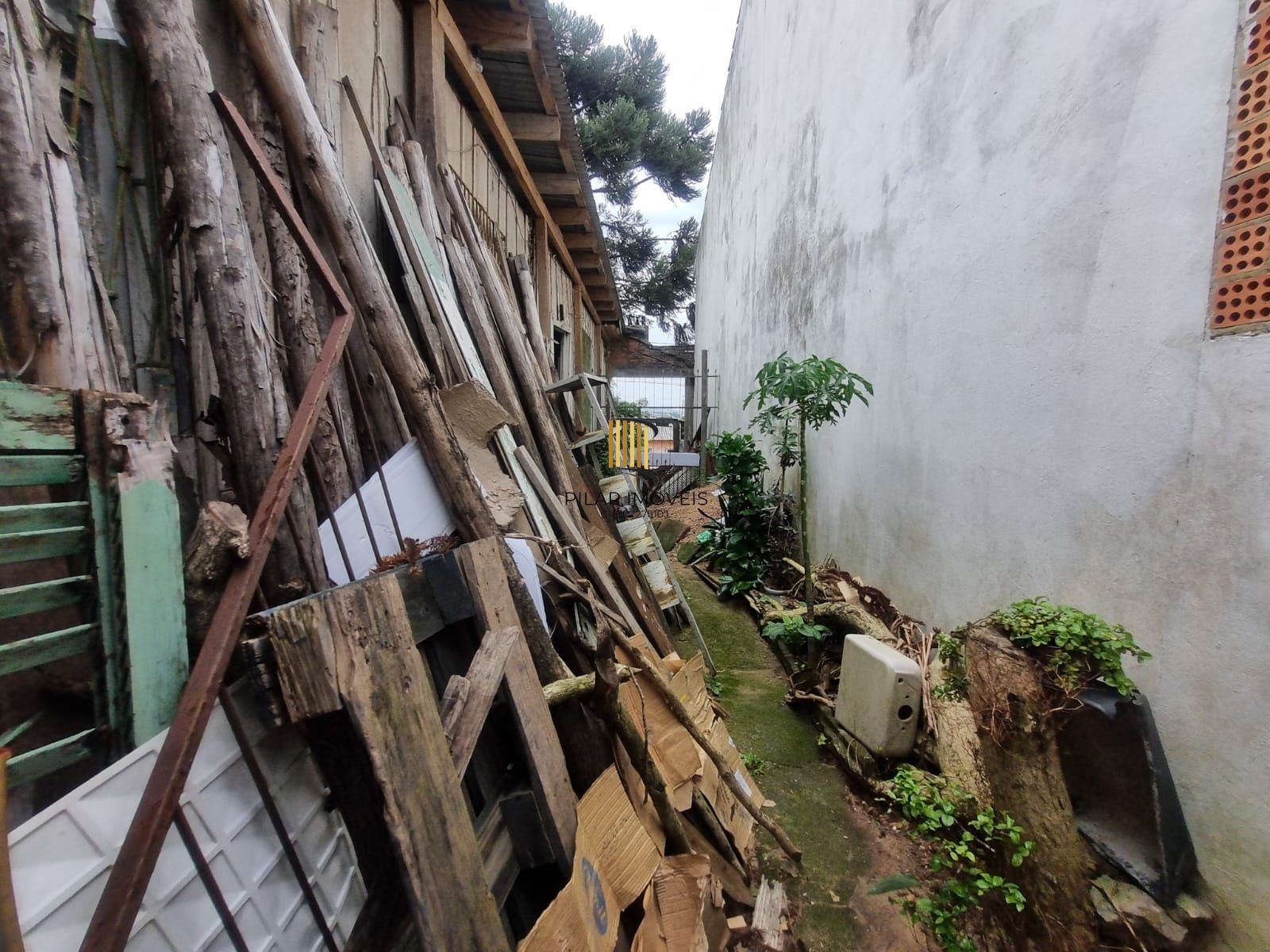 Terreno bem localizado com chalé e edícula – ótima oportunidade para investir!