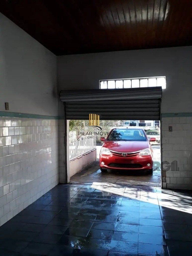 Casa com 5 dormitórios no bairro Passo das Pedras - Porto Alegre