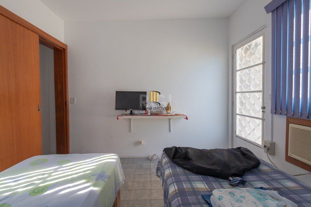 Casa 4 Dormitório(s) Bairro Glória