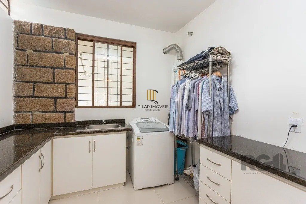 Casa com 3 dormitórios no bairro Jardim Lindóia