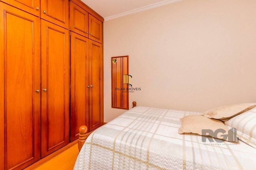 Casa de 380m² - 4 dormitórios, 2 suítes, 4 vagas no bairro Bom Jesus