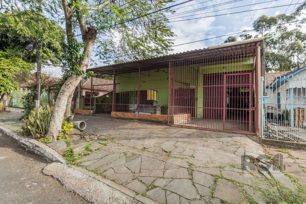 Casa 6 dormitórios no bairro Jardim Floresta