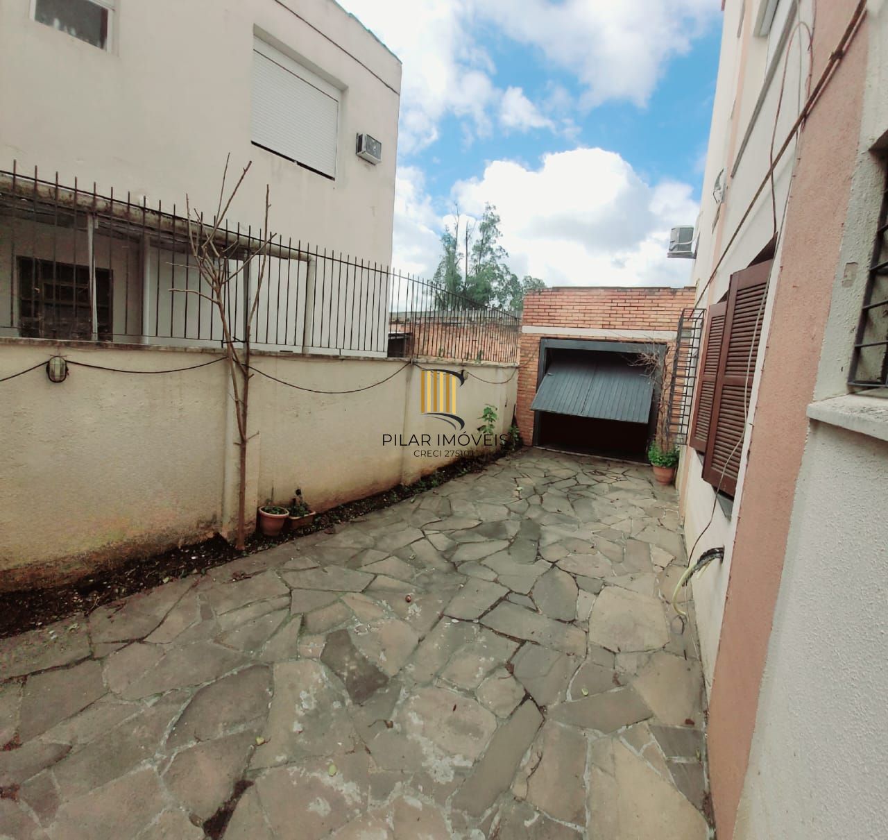 Aparatamento 2 dormitórios com 2 vagas no Bairro São João.