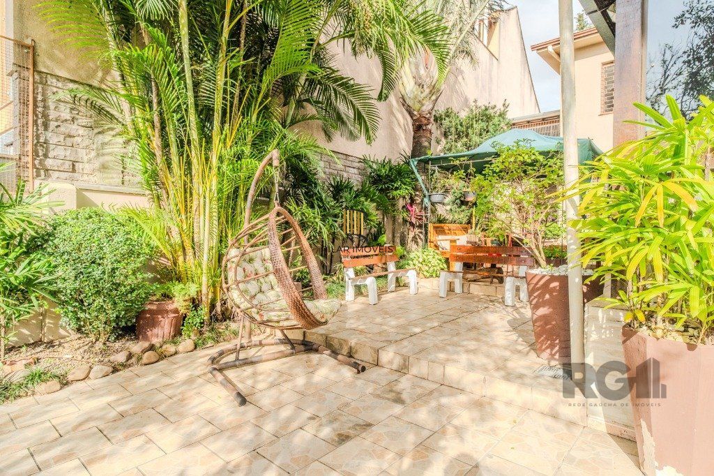 Casa 3 dormitórios no bairro Medianeira