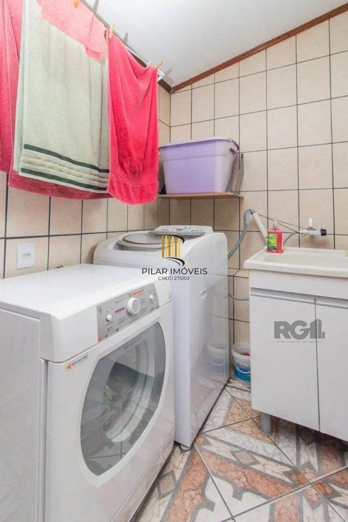 Casa com 3 dormitórios no bairro Partenon