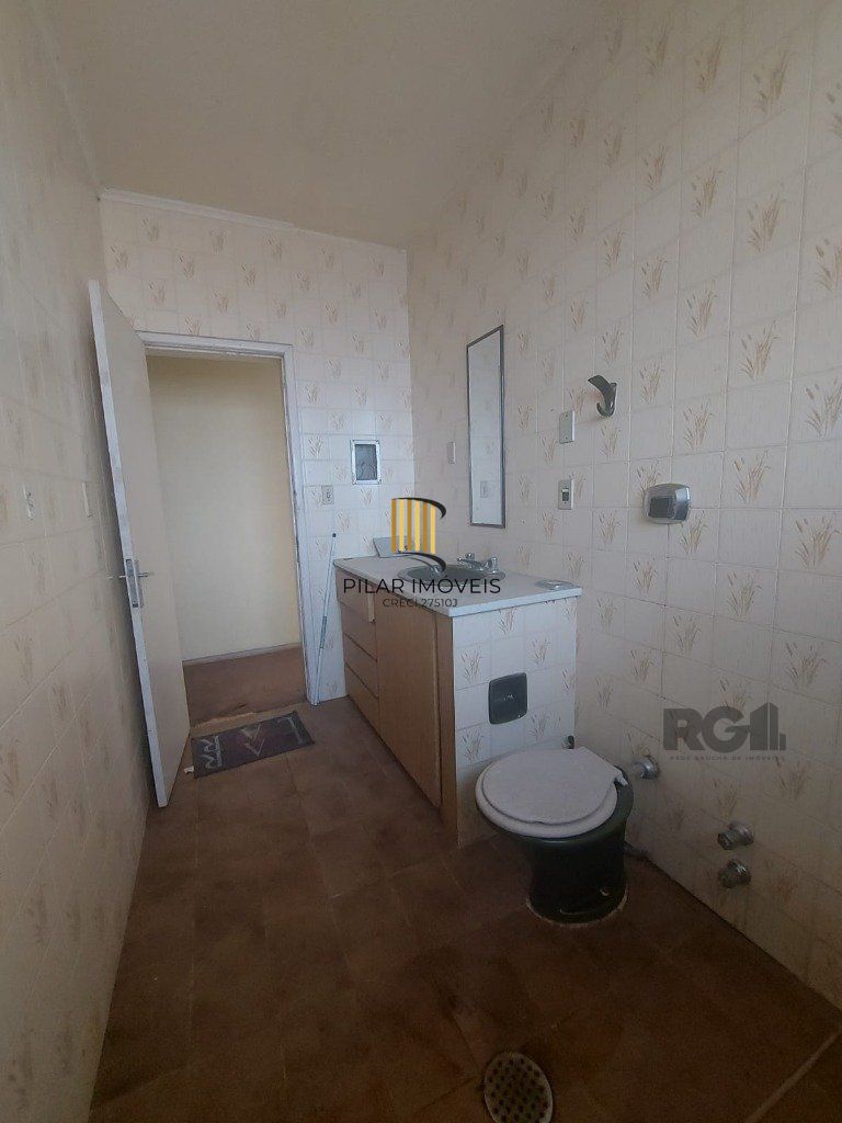 Apartamento de 2 dormitórios, mais 1 quarto de empregada, próximo a av. Teresópolis