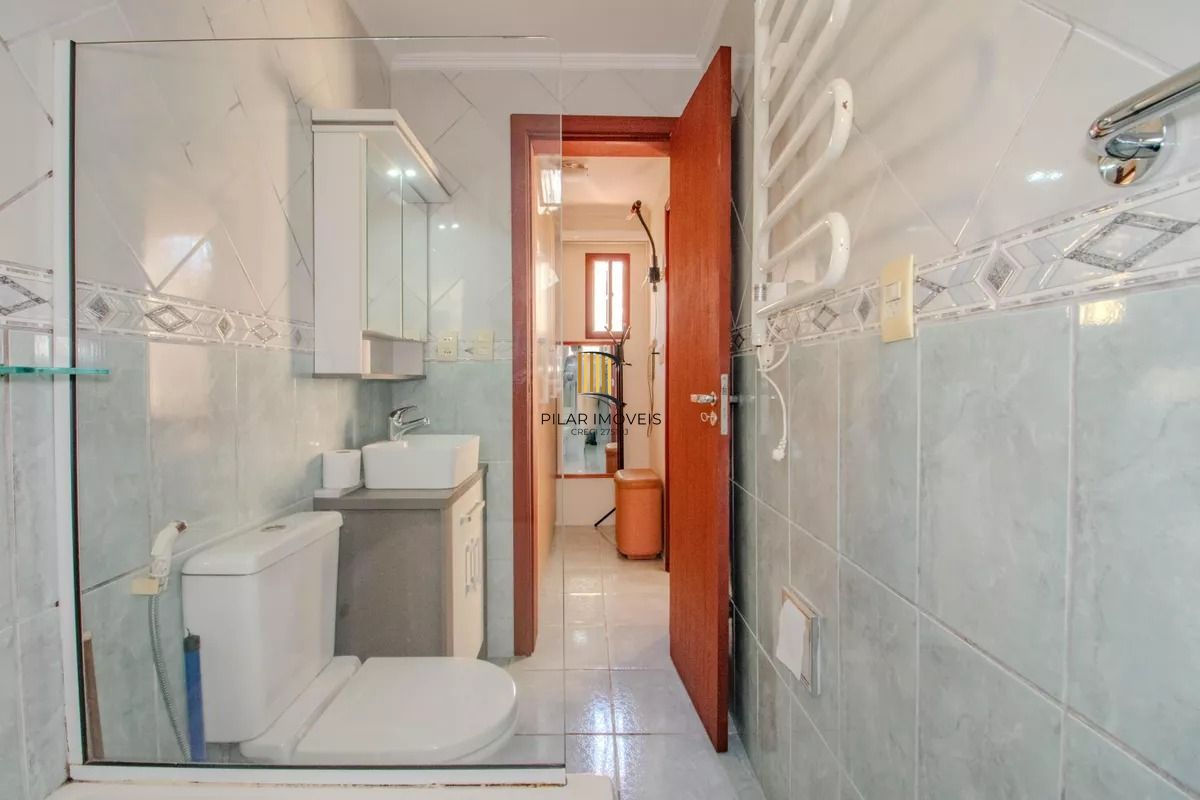 Casa à venda com 173m², 2 quartos e 3 vagas no bairro Vila Ipiranga- Porto Alegre/RS