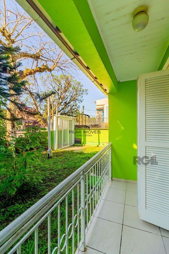 Casa de 4 dormitórios no bairro Belém Novo