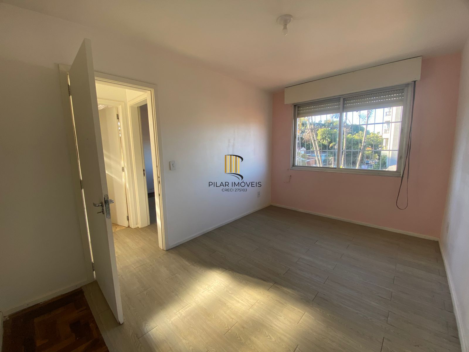 Apartamento 2 Dormitórios com Garagem Coberta à Venda no Bairro Teresópolis – Amplo, Arejado e de Frente, 67m2