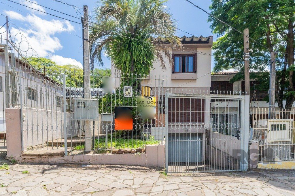 Casa com 4 dormitórios no bairro Gloria
