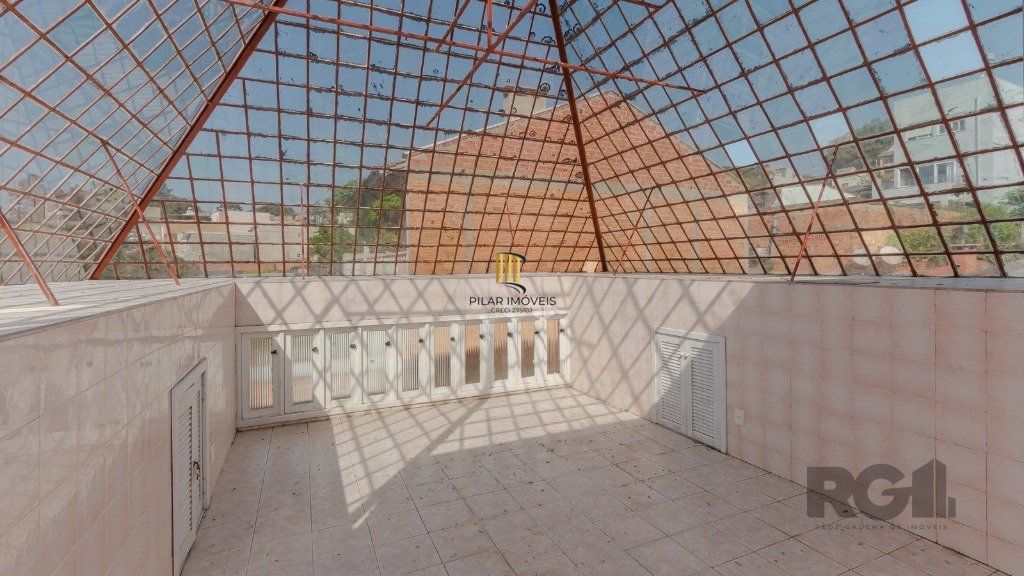 Casa com 4 dormitórios, 4 vagas no bairro Vila Jardim