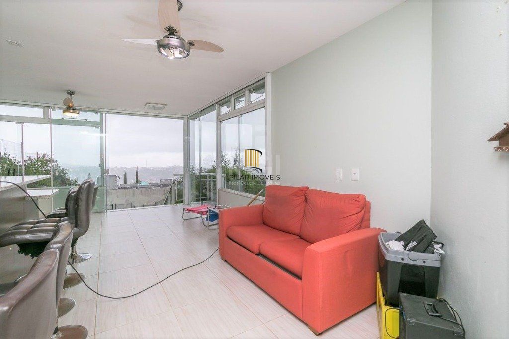 Casa para Venda - 279m², 3 dormitórios, sendo 1 suites, 4 vagas - Teresópolis