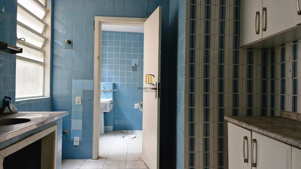 Apartamento com 2 dormitórios e garden na Rua Ijuí, pronto para reformar