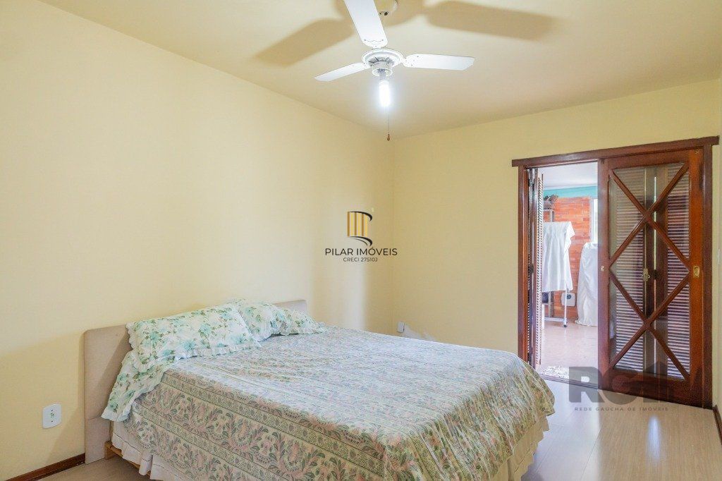 Casa com 4 dormitórios no bairro Gloria