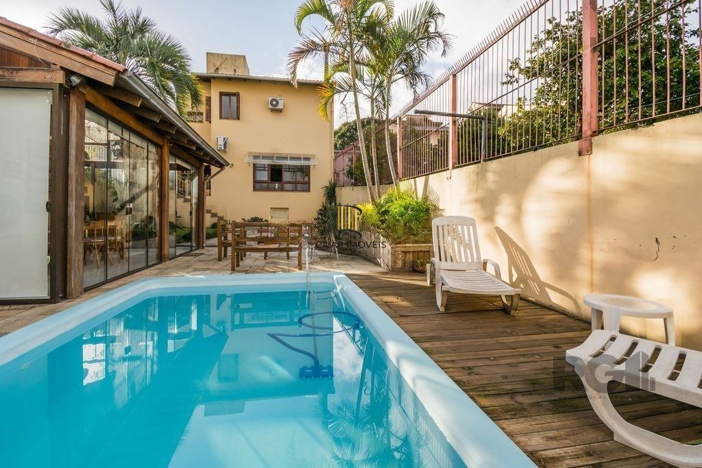 Casa 279m² - 4 dormitórios, 3 vagas no bairro Santa Tereza