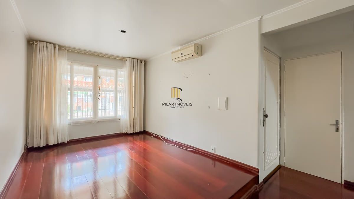 Sobrado de 3 dormitórios e 91m² à venda em Parque Santa Fé, Porto Alegre.