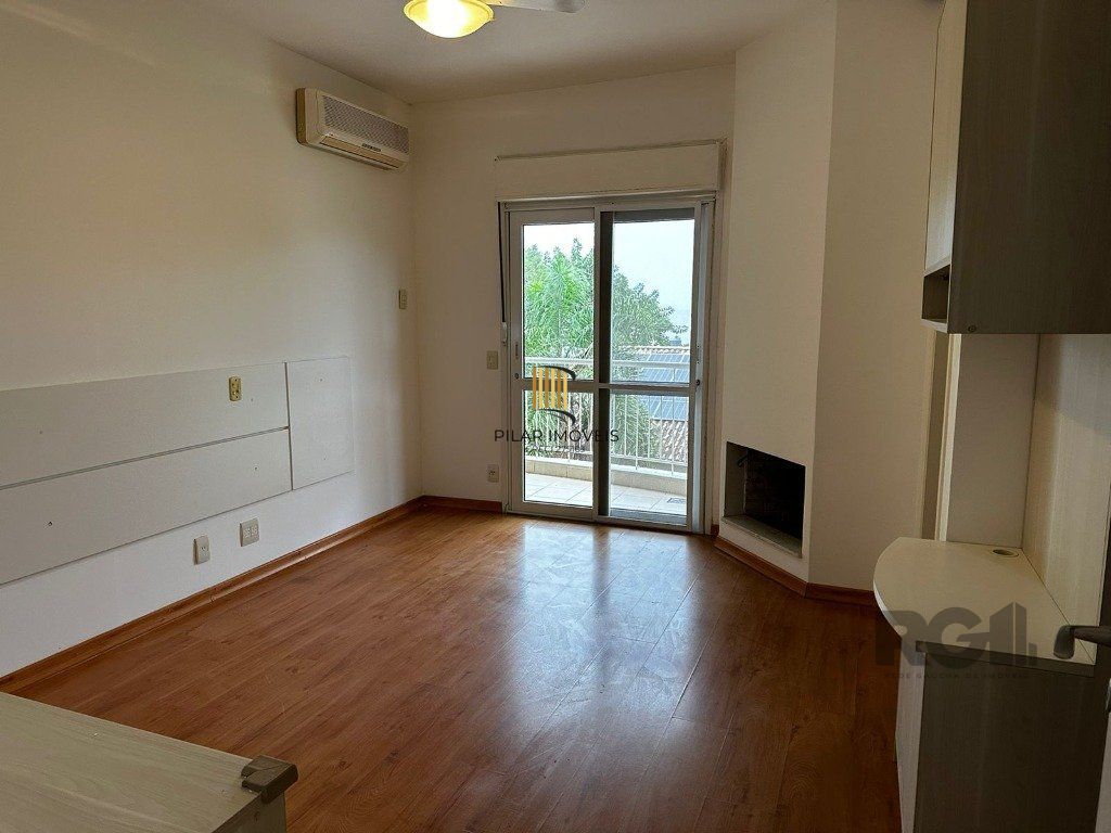 Casa em condomínio com 245m² - 3 dormitórios, 2 vagas no bairro Pedra Redonda