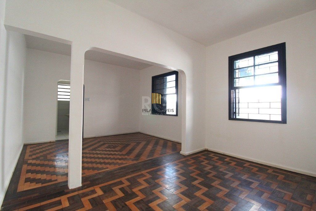 Casa 6 dormitórios no bairro Teresópolis